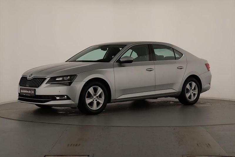 Brilliantsilber metallic Gebraucht 2016 Skoda Superb Ambition Limousine | 16.889 € (Guter Preis) - Bild 1/4