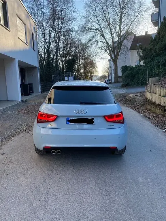 Gebraucht Audi A1 Ambiente 122 PS (89 kW) 2013 Blau Kleinwagen