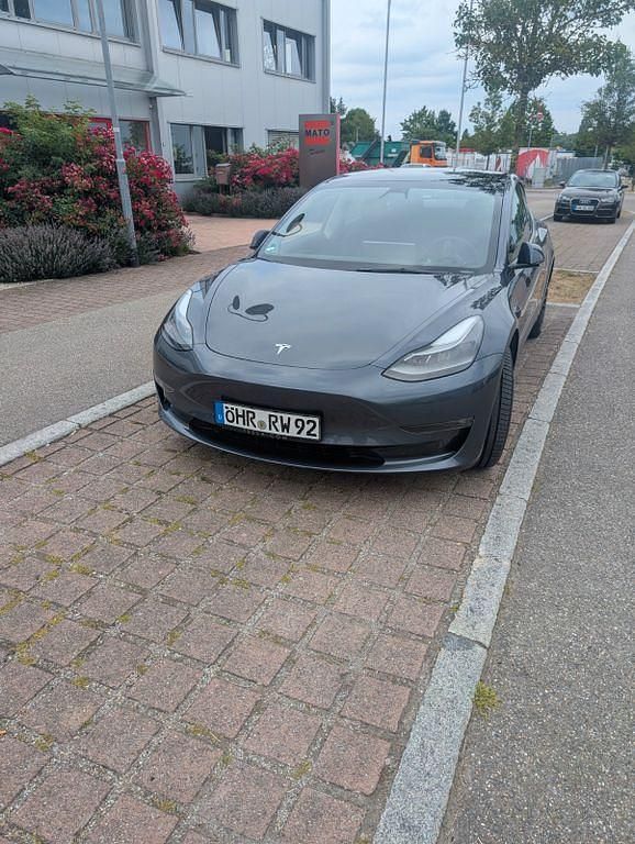 Grau Gebraucht 2021 Tesla Model 3 Limousine | 27.500 € (Superpreis) - Bild 1/4