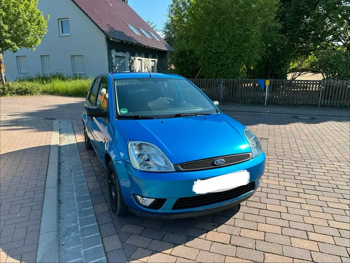 Gebraucht Ford Fiesta 75 PS (55 kW) 2005 Blau Kleinwagen