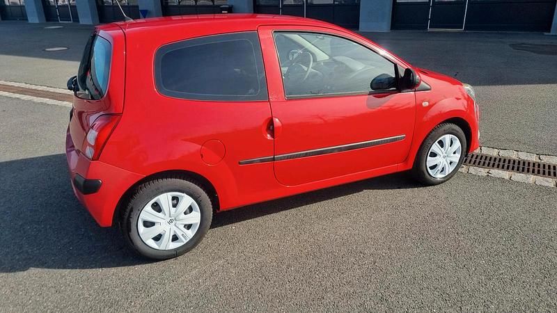 Second-hand Renault Twingo 76 CP (55 kW) 2009 Roșu Hatchback