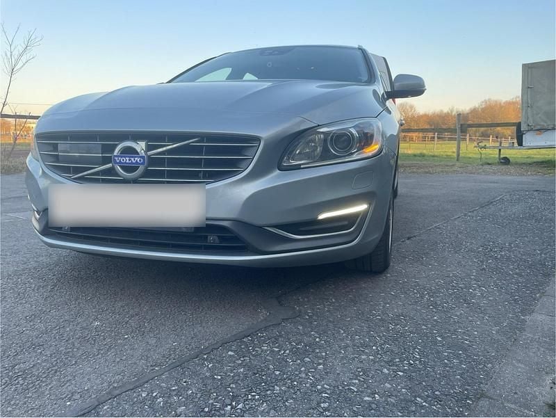 Gebraucht Volvo V60 181 PS (133 kW) 2014 Silber Kombi