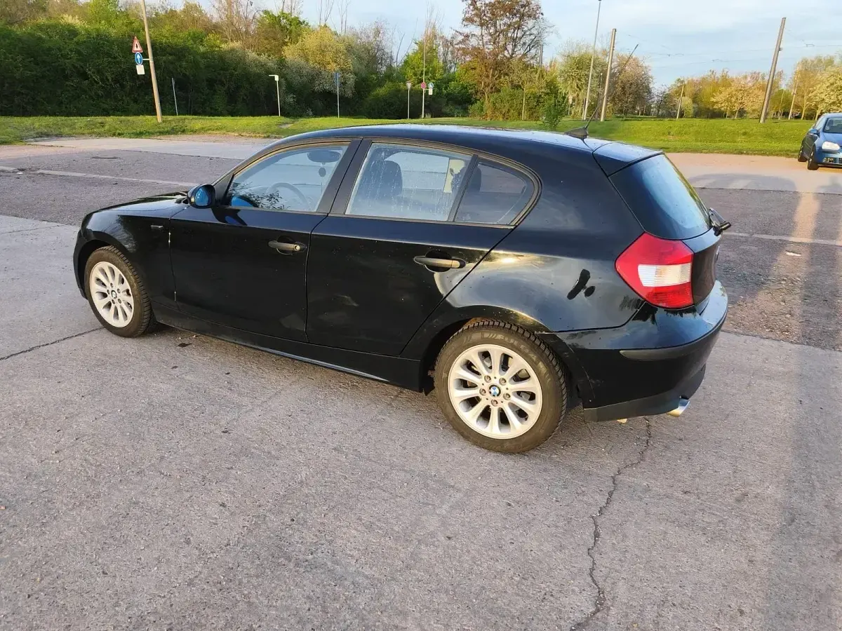 Gebraucht BMW 116 115 PS (84 kW) 2006 Schwarz Kleinwagen