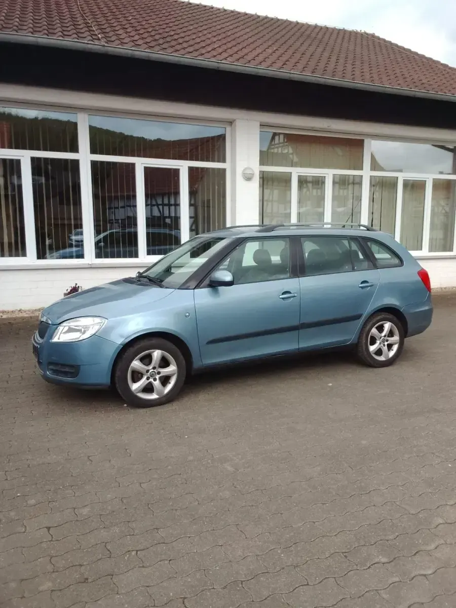 Używany Skoda Fabia 105 KM (77 kW) 2009 Niebieski Kombi