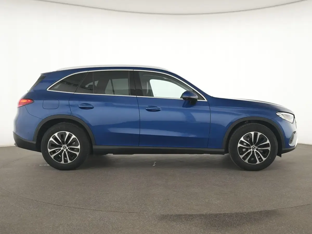 Gebraucht Mercedes GLC300 Avantgarde 269 PS (197 kW) 2024 Spektralblau SUV