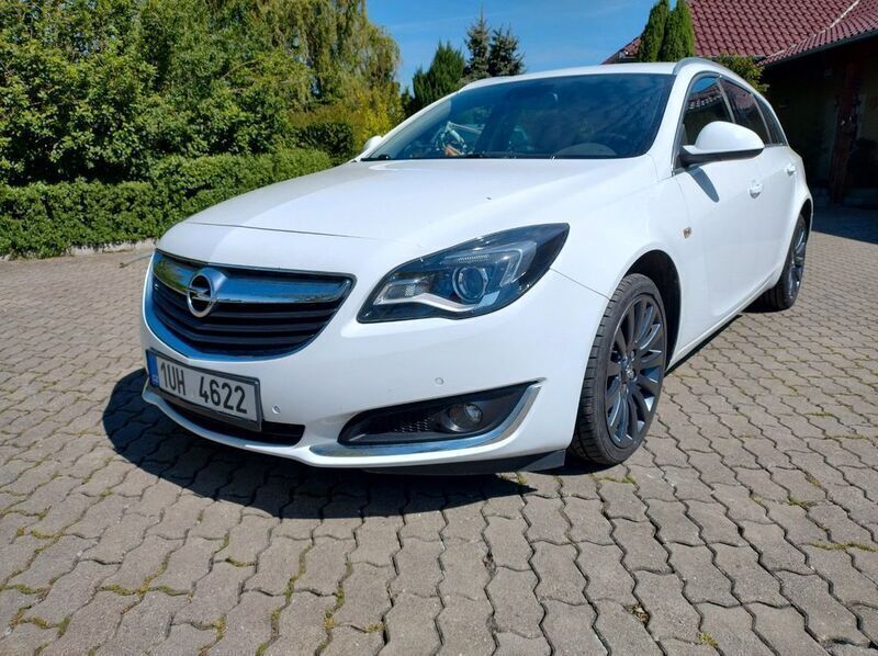 Weiß Gebraucht 2016 Opel Insignia Sport Kombi | 7.100 € (Fairer Preis) - Bild 1/4