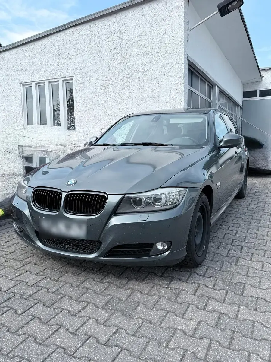 Gebraucht BMW 320 184 PS (135 kW) 2011 Grau Kombi