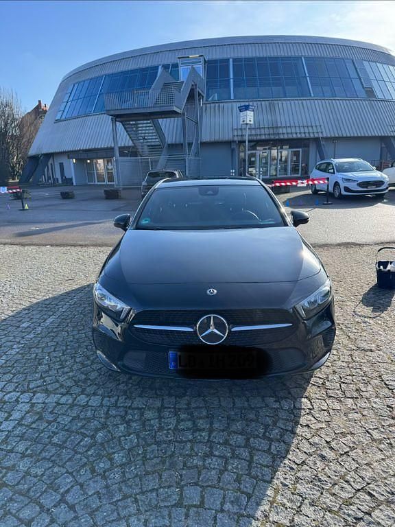 Gebraucht Mercedes A180 Night 136 PS (100 kW) 2019 Schwarz Limousine