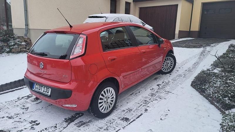 Gebraucht Fiat Punto Evo Dynamic 105 PS (77 kW) 2011 Rot Kleinwagen
