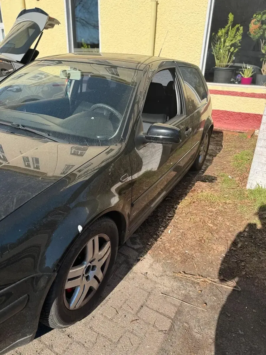 Gebraucht VW Golf IV 75 PS (55 kW) 2002 Schwarz Kleinwagen