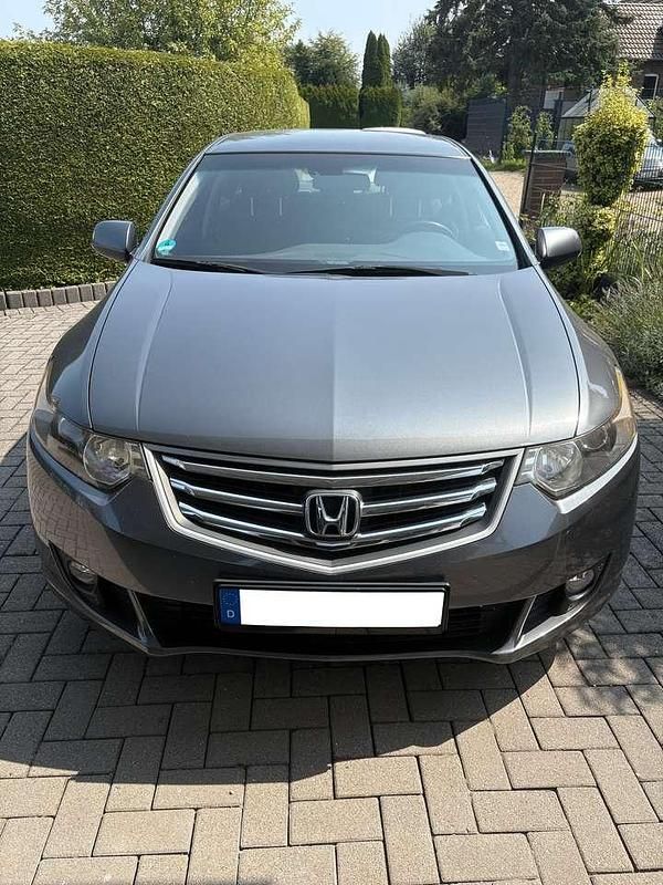 Grau Gebraucht 2010 Honda Accord Executive Limousine | 8.490 € (Guter Preis) - Bild 1/4