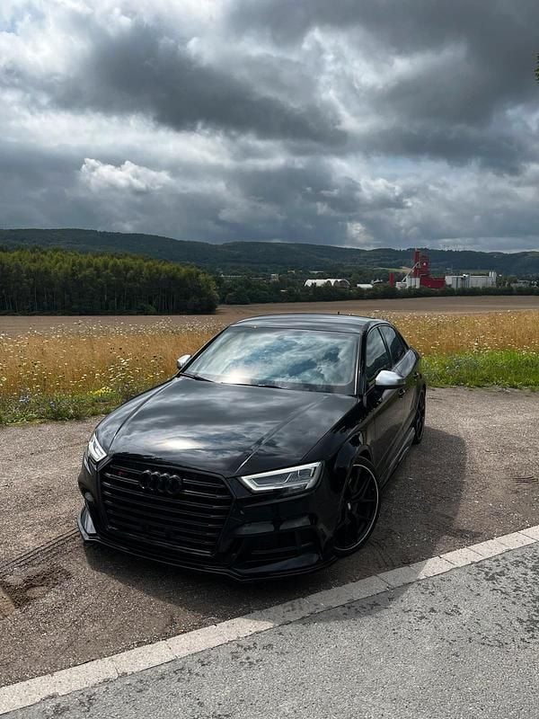 Schwarz Gebraucht 2017 Audi S3 Limousine | 29.000 € (Fairer Preis) - Bild 1/4