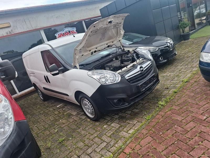 Weiß Gebraucht 2018 Opel Combo S Van / Kleinbus | 4.350 € (Guter Preis) - Bild 1/4