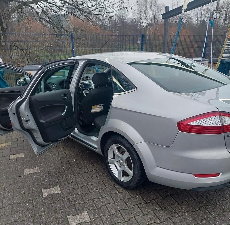 Gebraucht Ford Mondeo 160 PS (117 kW) 2007 Silber Limousine