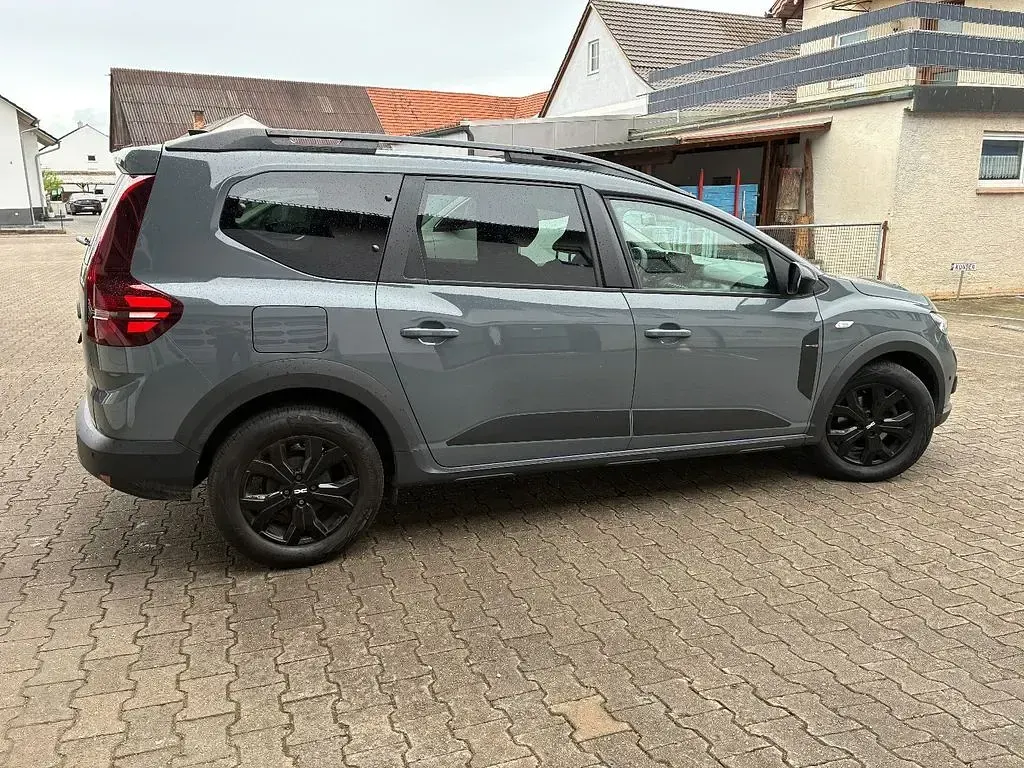 Gebraucht Dacia Jogger Extreme 110 PS (80 kW) 2023 Grau Van / Kleinbus