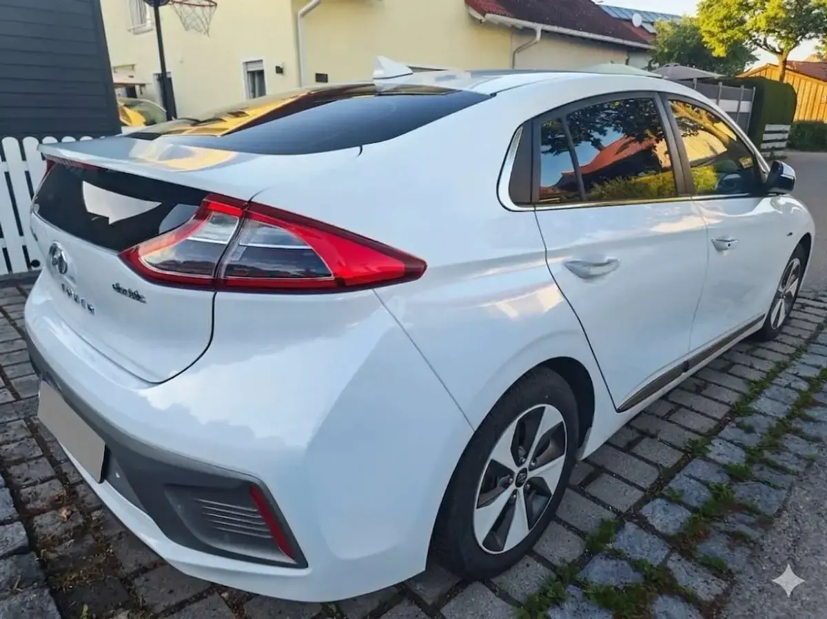 Gebraucht Hyundai Ioniq Premium 89 kW (122 PS) 2019 Weiß Kleinwagen