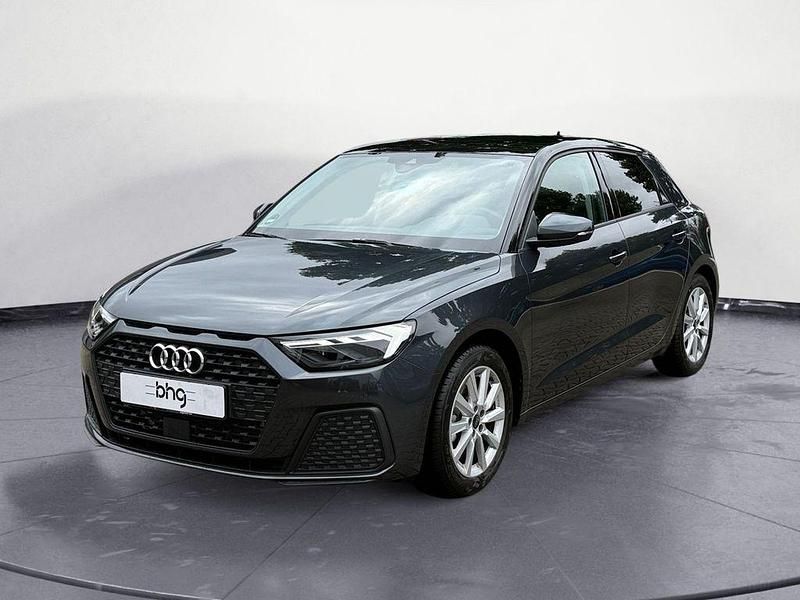 Manhattangrau metallic Gebraucht 2024 Audi A1 Sportback Basis Kleinwagen | 24.500 € (Fairer Preis) - Bild 1/4