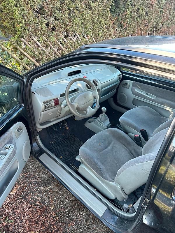 Schwarz Gebraucht 2001 Renault Twingo Kleinwagen | 1.150 € (Fairer Preis) - Bild 1/4