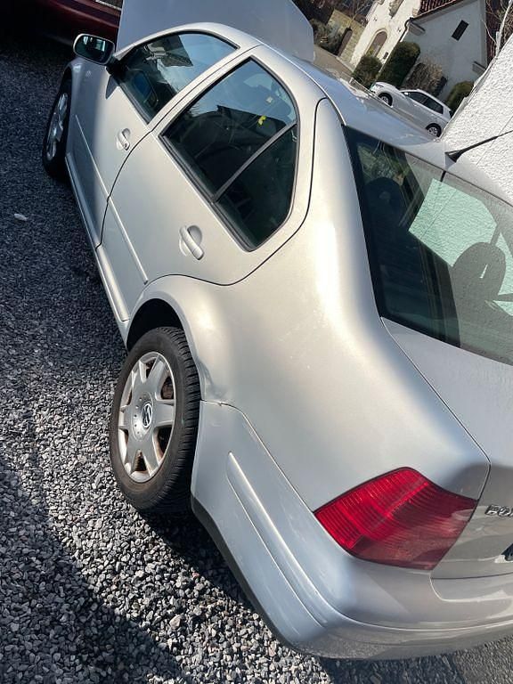 Gebraucht VW Bora Highline 116 PS (85 kW) 1999 Silber Limousine