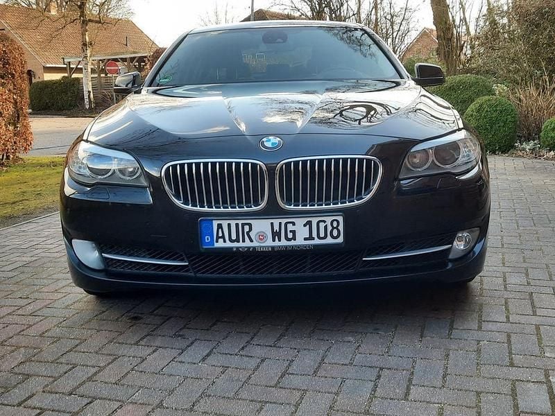 Gebraucht BMW 520 Sport Line 184 PS (135 kW) 2012 Schwarz Limousine