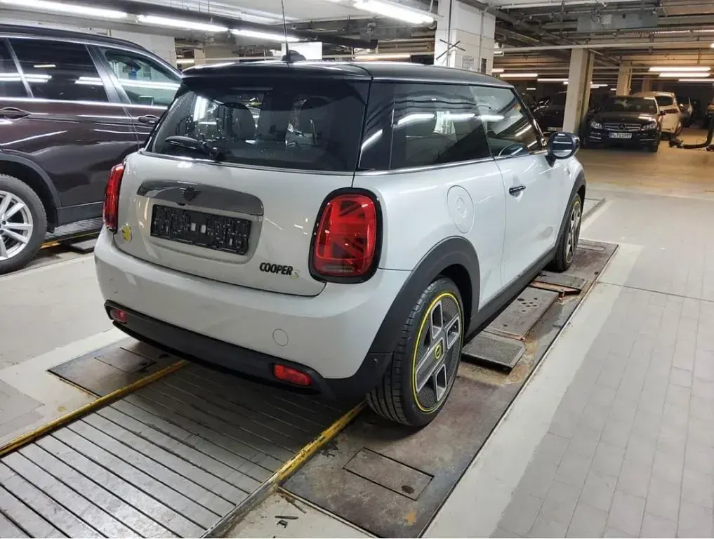 Gebraucht Mini Cooper SE 135 kW (184 PS) 2020 Weiß Kleinwagen