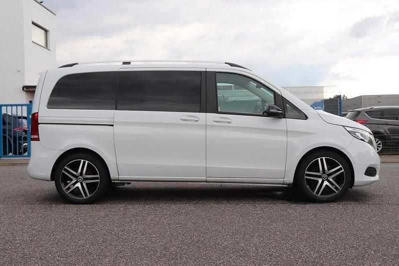 Bergkristallweiß metallic Gebraucht 2018 Mercedes V250 Edition Van / Kleinbus | 24.990 € (Superpreis) - Bild 1/4