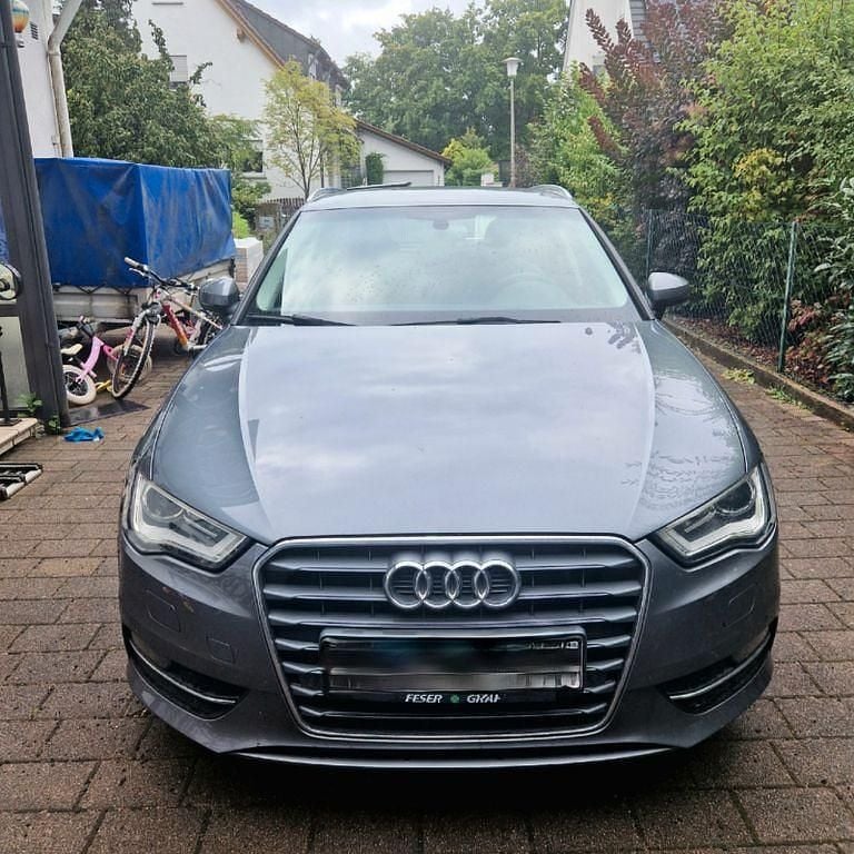 Gebraucht 2015 Audi A3 Sportback Attraction Limousine | 10.000 € (Guter Preis) - Bild 1/4