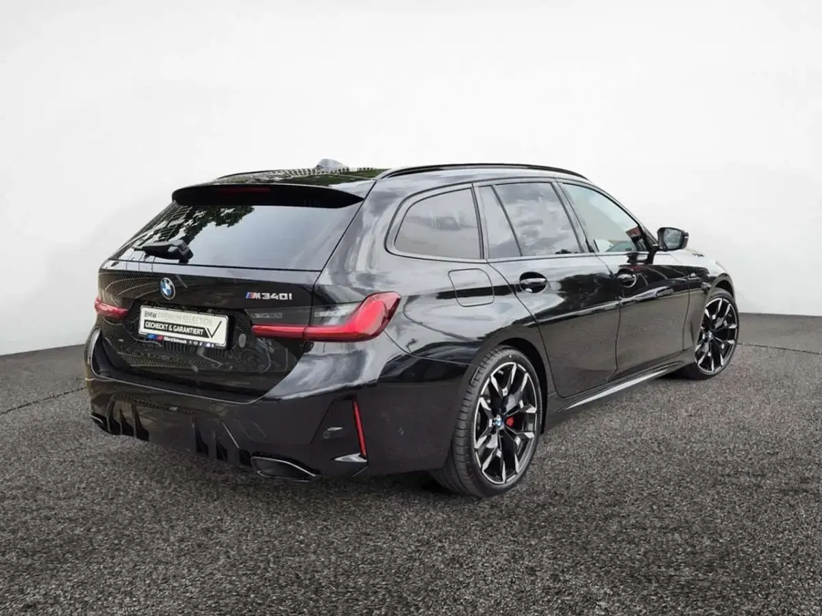 Gebraucht BMW 340 374 PS (275 kW) 2025 Black sapphire Kombi