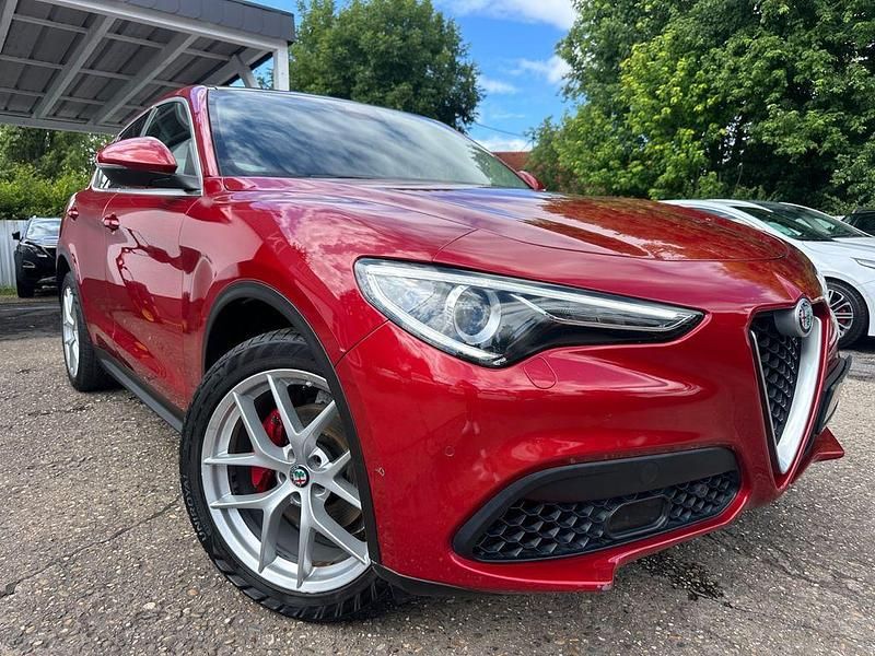 Rot Gebraucht 2017 Alfa Romeo Stelvio SUV | 22.990 € (Teuer) - Bild 1/4