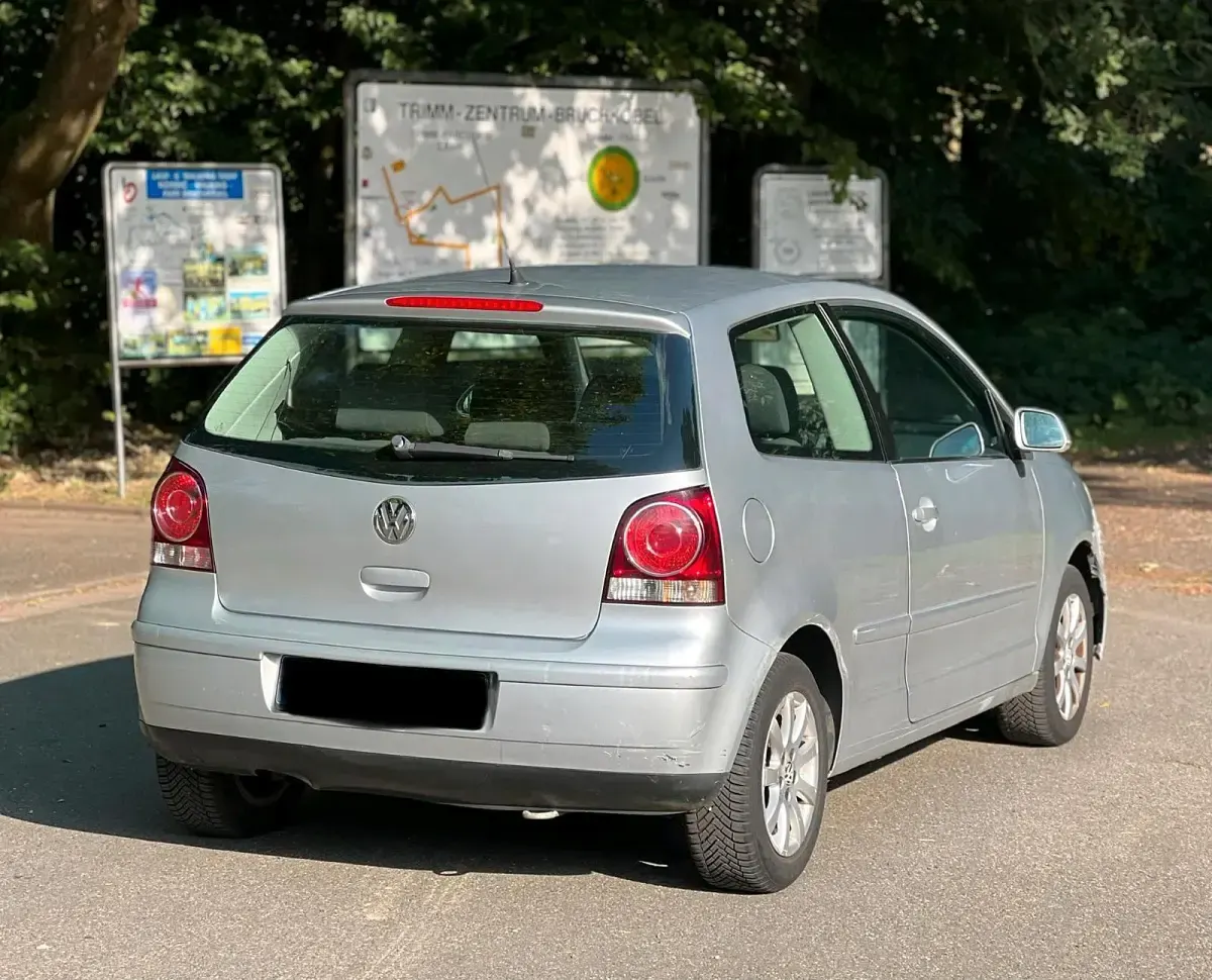 Gebraucht VW Polo 60 PS (44 kW) 2009 Silber Kleinwagen