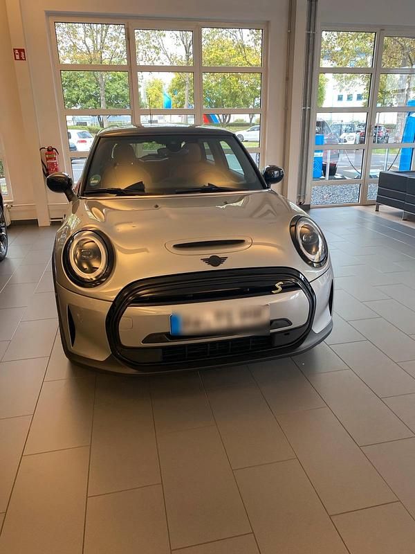 Gebraucht Mini Cooper SE 135 kW (184 PS) 2023 Silber Kleinwagen