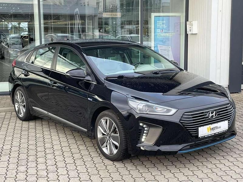 Phantom black Gebraucht 2017 Hyundai Ioniq Premium Kleinwagen | 12.450 € (Guter Preis) - Bild 1/4