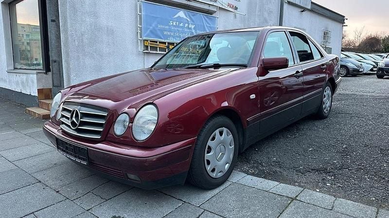 Rot Gebraucht 1998 Mercedes E200 Limousine | 1.900 € (Superpreis) - Bild 1/4