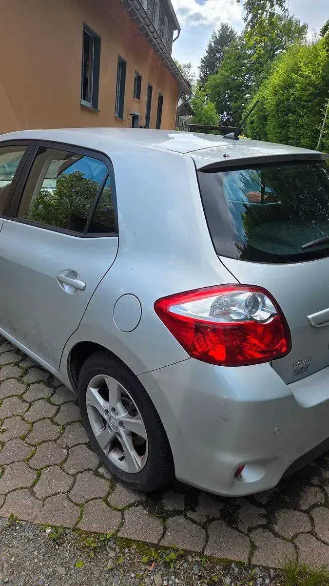 Gebraucht Toyota Auris Life 132 PS (97 kW) 2012 Silber Limousine