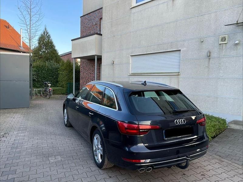 Gebraucht Audi A4 Design 190 PS (139 kW) 2016 Blau Kombi