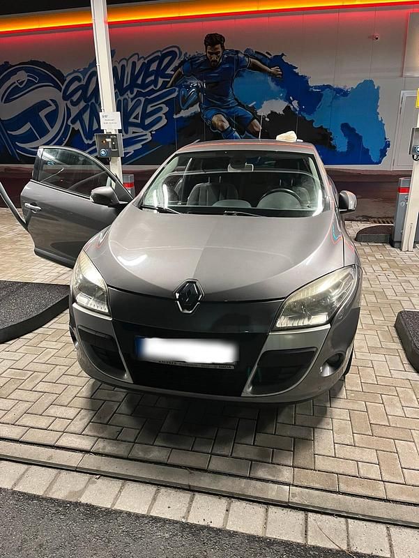 Grau Gebraucht 2009 Renault Mégane Coupé Coupé | 2.000 € (Guter Preis) - Bild 1/4