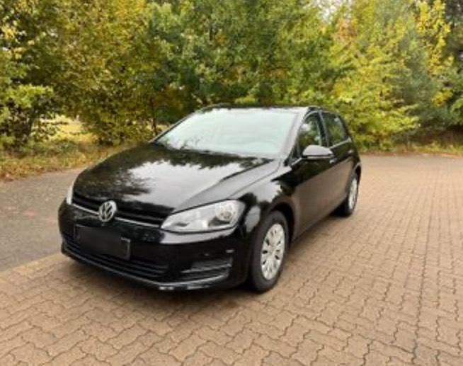 Schwarz Gebraucht 2014 VW Golf VII Trendline Limousine | 7.900 € (Guter Preis) - Bild 1/4