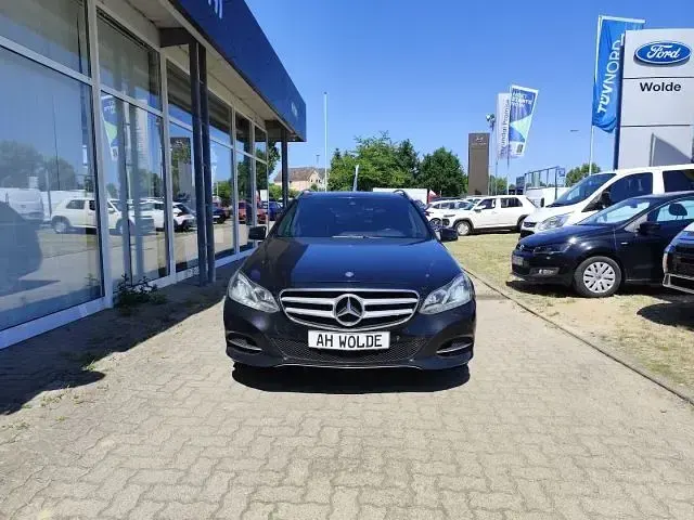 Gebraucht Mercedes E250 204 PS (150 kW) 2013 Schwarz Limousine