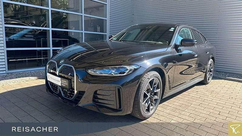 Saphirschwarz metallic Gebraucht 2024 BMW i4 Efficient Dynamics Limousine | 46.749 € (Superpreis) - Bild 1/4