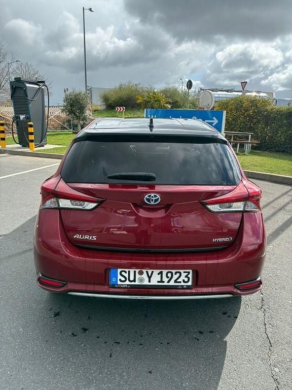 Gebraucht Toyota Auris Style 136 PS (100 kW) 2017 Rot Limousine