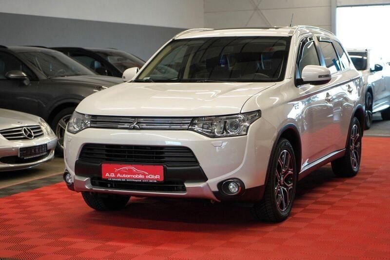 Weiß Gebraucht 2015 Mitsubishi Outlander P-HEV Top SUV | 15.950 € (Fairer Preis) - Bild 1/4