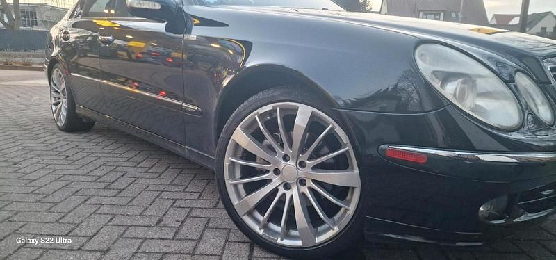 Second-hand Mercedes E240 170 CP (125 kW) 2004 Negru Berlinǎ