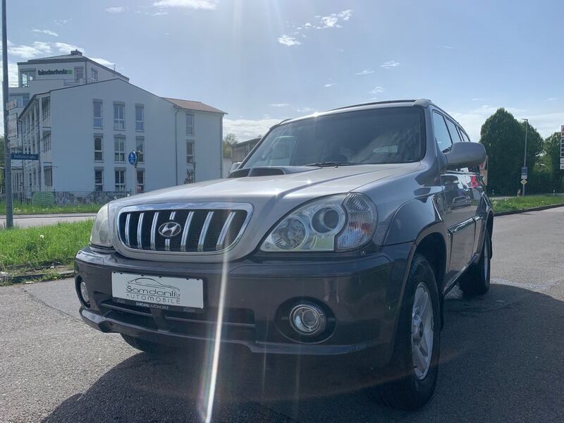 Grau Gebraucht 2004 Hyundai Terracan SUV | 7.350 € (Etwas zu teuer) - Bild 1/4