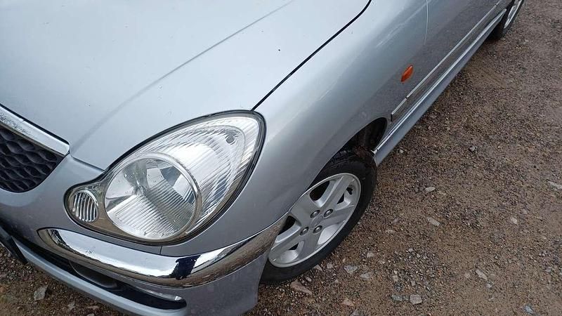 Gebraucht Daihatsu Sirion Plus 58 PS (42 kW) 2004 Silber Kleinwagen