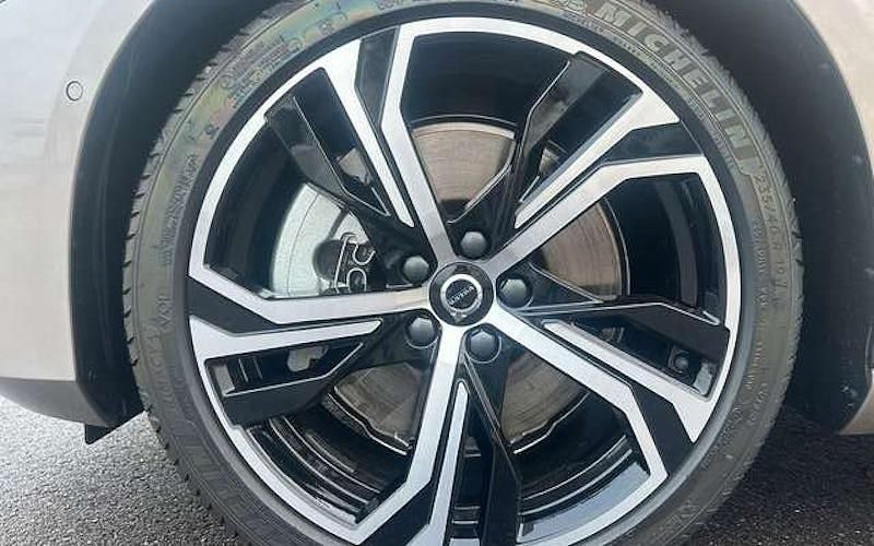 Gebraucht Volvo V60 Plus 350 PS (257 kW) 2025 Braun Kombi