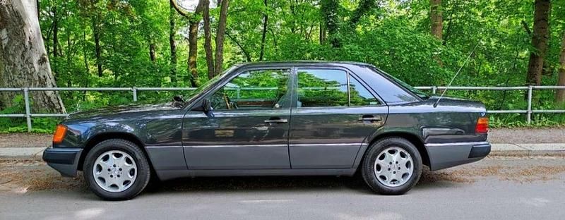 Gebraucht Mercedes E200 118 PS (86 kW) 1992 Limousine