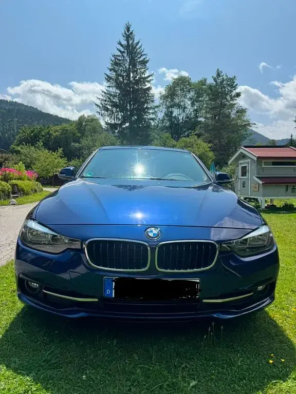 Gebraucht BMW 320 Sport Line 190 PS (139 kW) 2016 Blau Limousine