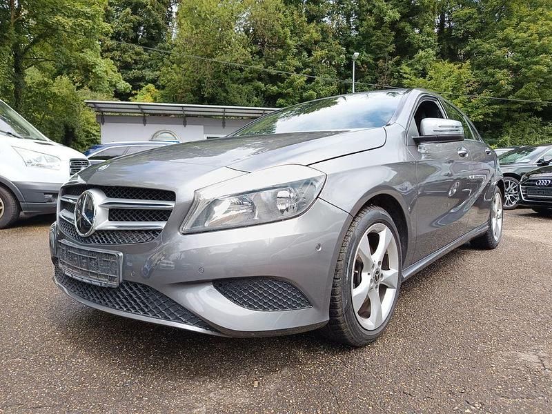 Mountaingrau Gebraucht 2013 Mercedes A180 Limousine | 8.800 € (Guter Preis) - Bild 1/4