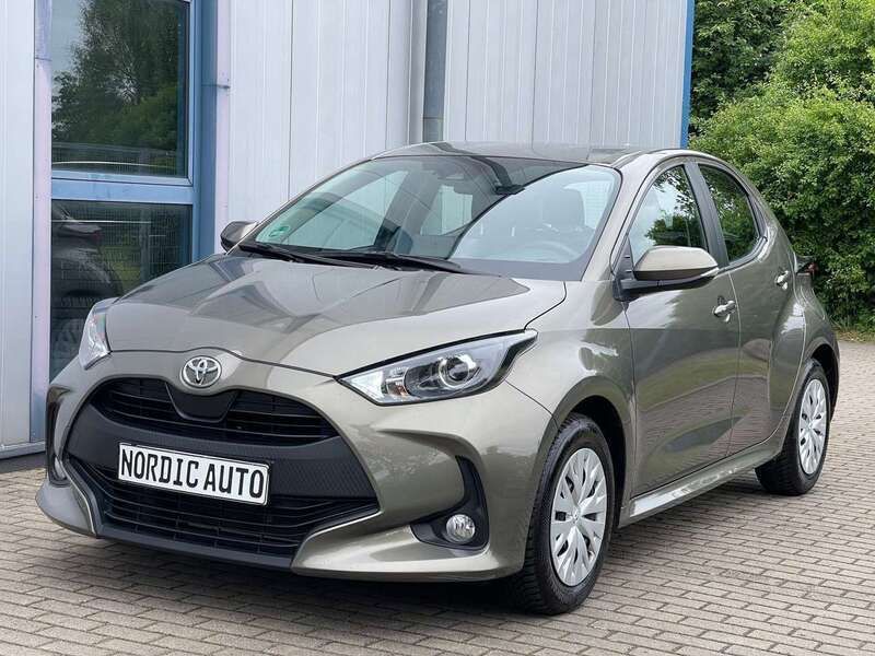 Braun Gebraucht 2023 Toyota Yaris Comfort Kleinwagen | 17.995 € (Fairer Preis) - Bild 1/4
