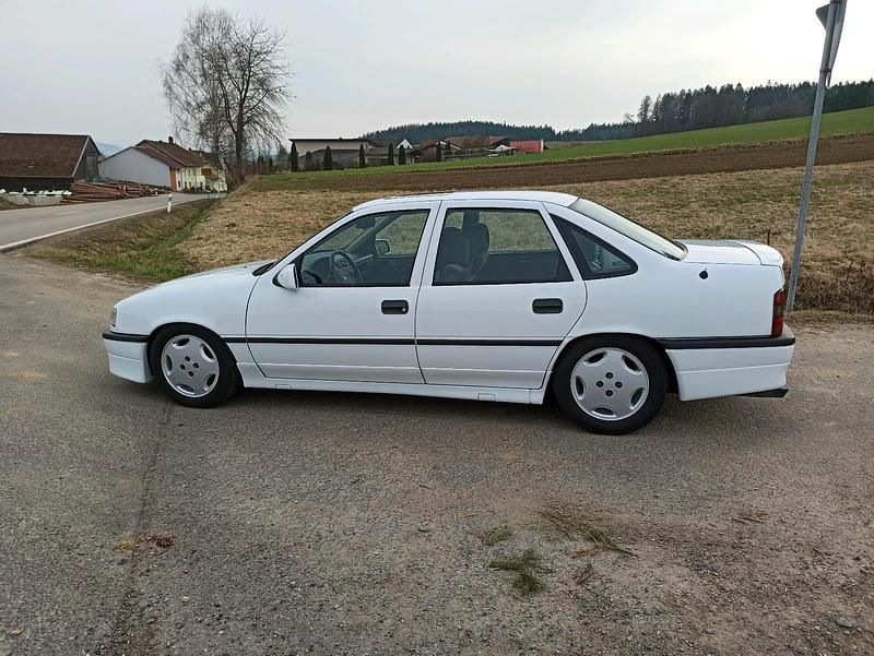 Gebraucht Opel Vectra 150 PS (110 kW) 1990 Weiß Kleinwagen